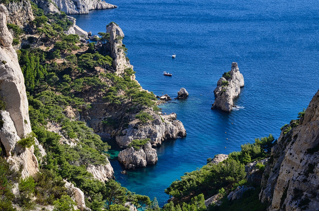 sea cliffs - Hizvo