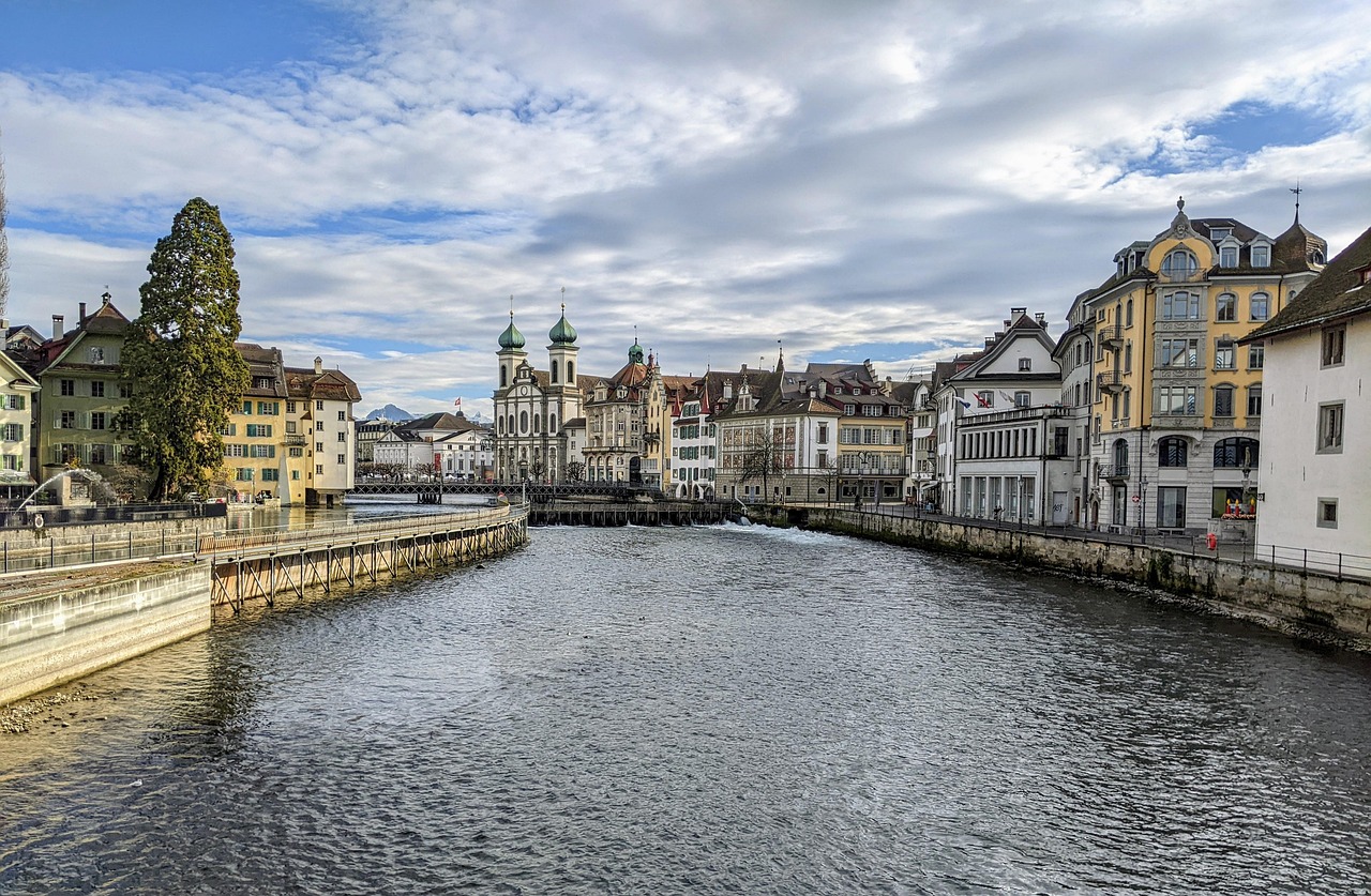 river lucerne - Hizvo
