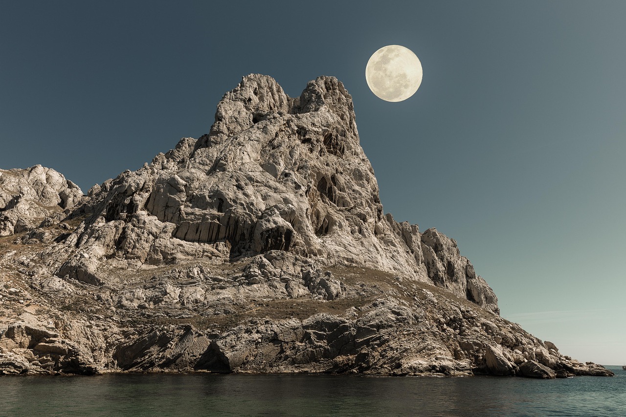 rock cliff - Hizvo