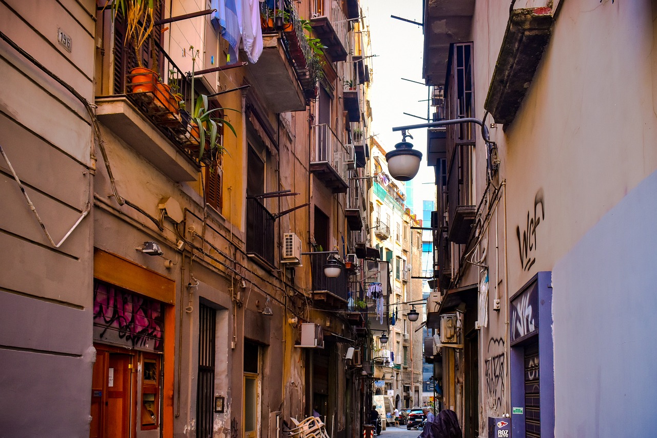 street naples - Hizvo